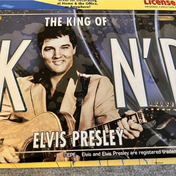 Elvis Presley Collector Series License Plate Decor - Picture 2 of 3